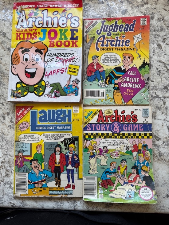 Archie Comics Digest Collection - Colorful Archie & Friends Set - Picture 4 of 4